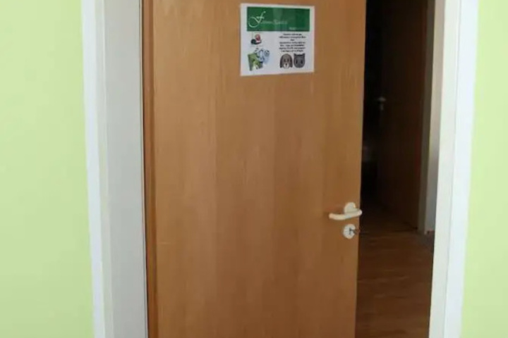 Room 6 of 10