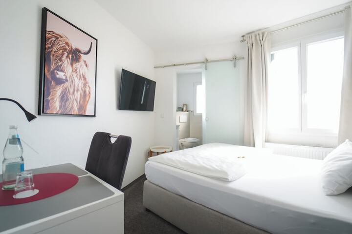 Room 16 of 36