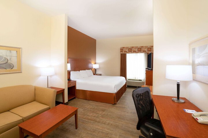 1 King Bed (9 of 13)
