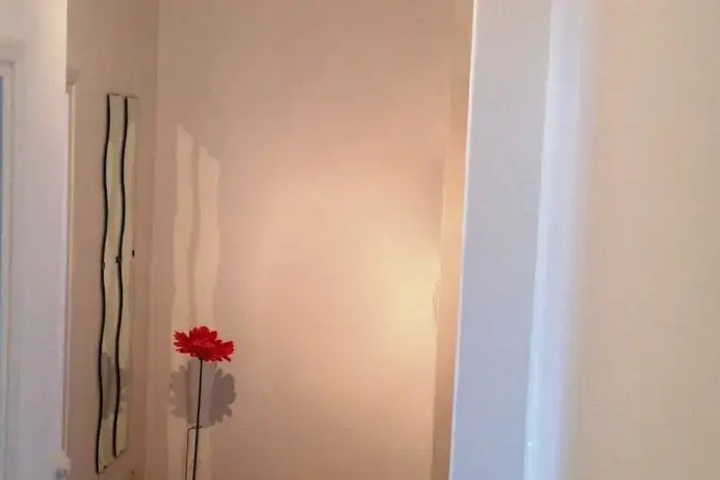 Room 7 of 9