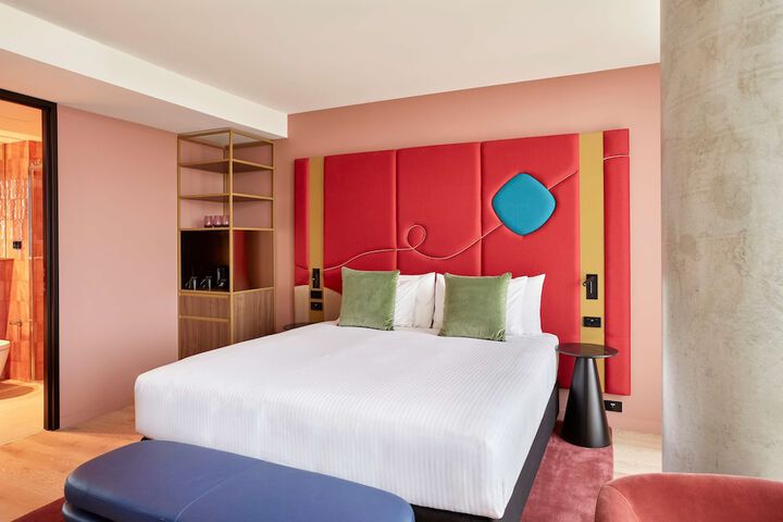 Room 8 of 95