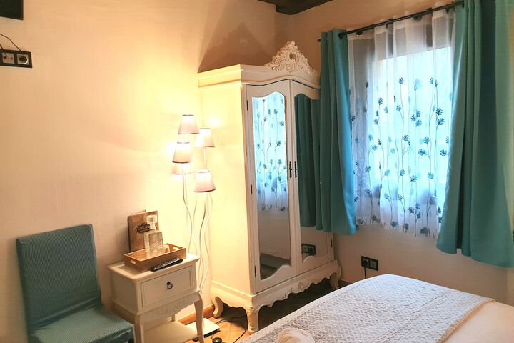 Room 6 of 38