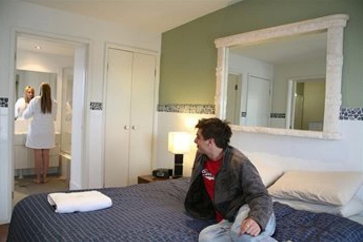 Room 16 of 27