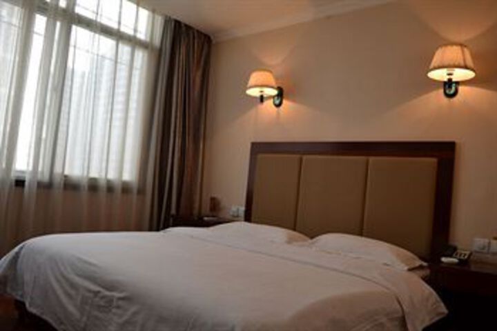 Room 5 of 12