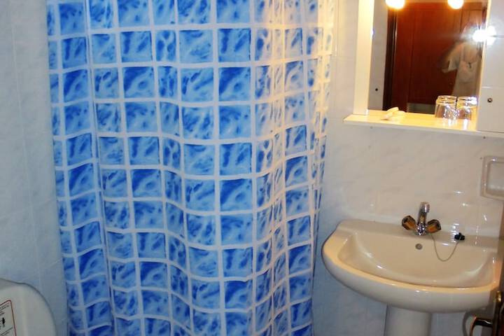 Room 32 of 54