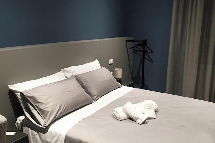 Room 2 of 9