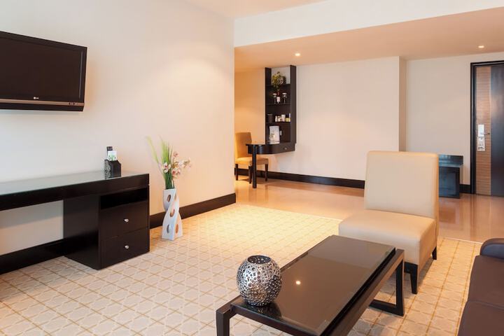 Room 34 of 211