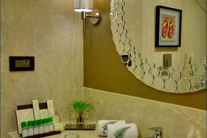 Room 28 of 63