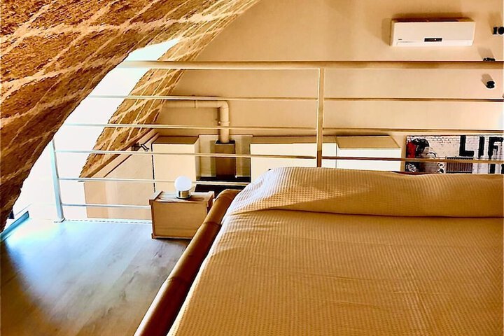 Room 3 of 18