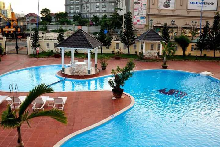 Hotel Pool