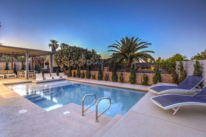 Pool 15 of 25