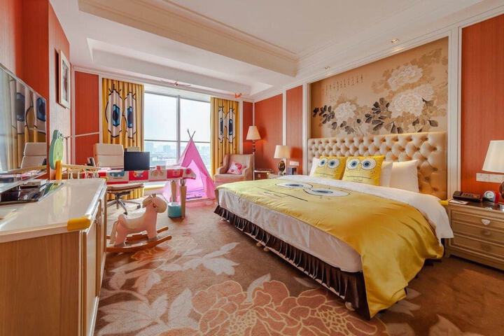 Room 9 of 32