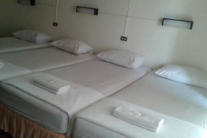 Room 7 of 18