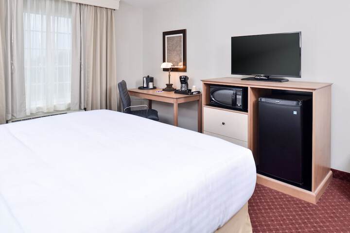 Standard King Bed Accessible (8 of 9)