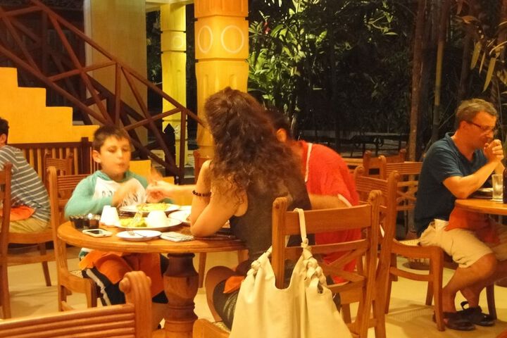 Dining 60 of 83
