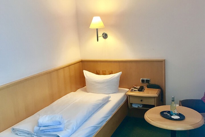 Room 20 of 28