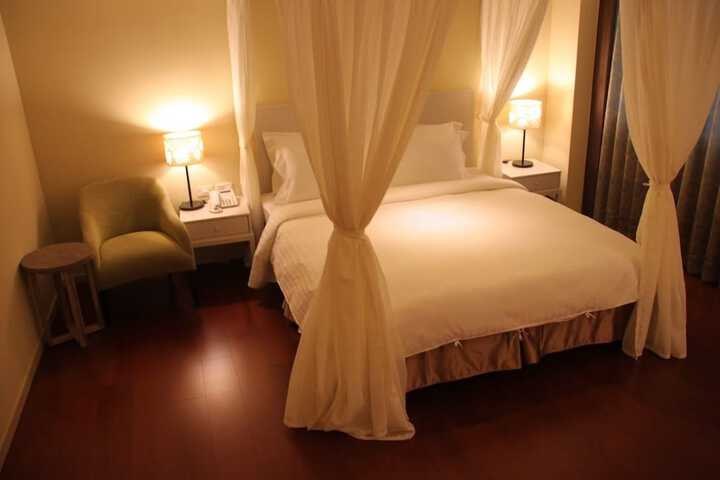 Room 13 of 40