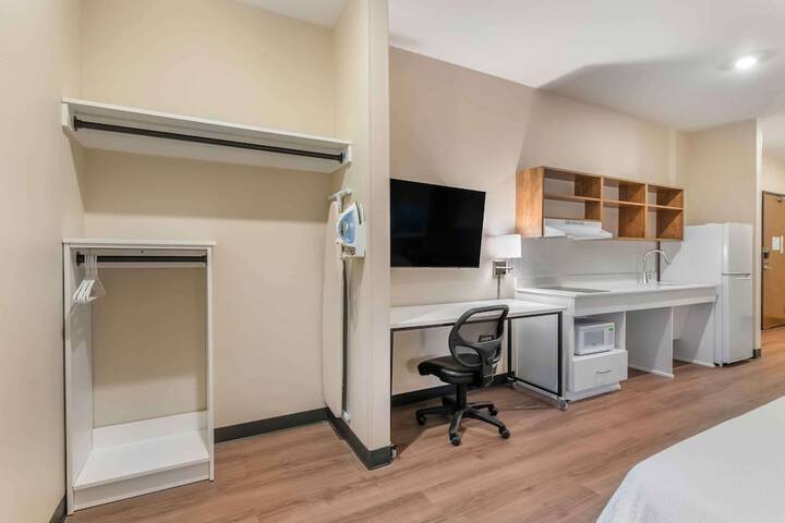 Room 17 of 34
