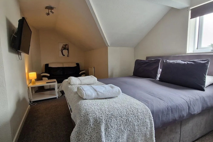 Room 2 of 22