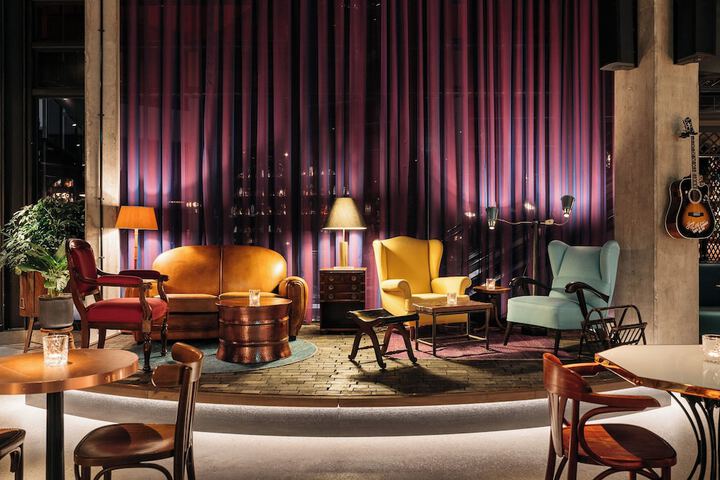 Lounge 61 of 81