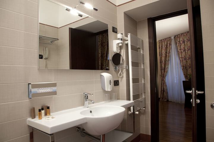 Room 34 of 52