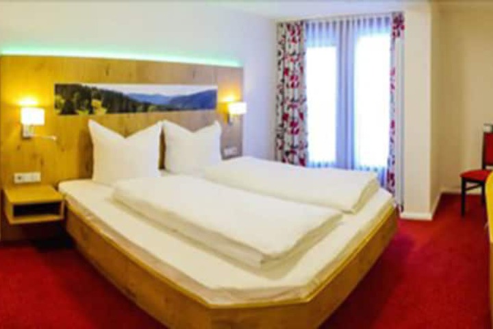 Room 6 of 31