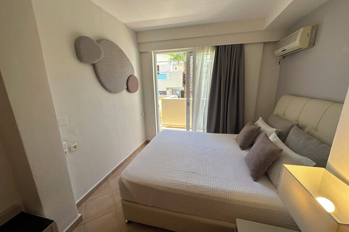 Room 37 of 154