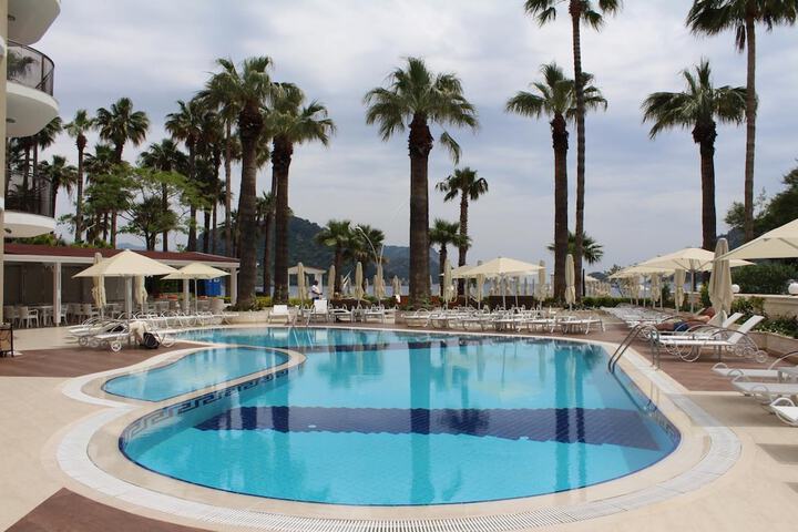 Hotel with Pool