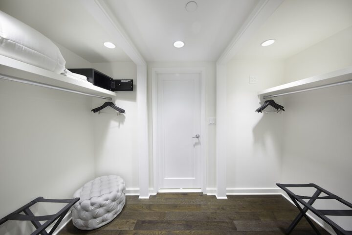 Room 70 of 98