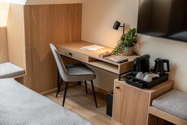 Room 16 of 53
