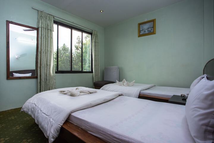 Room 12 of 38