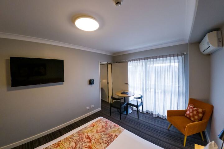 Room 10 of 60