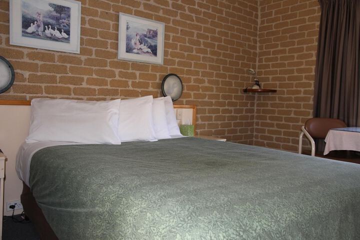 Room 16 of 35