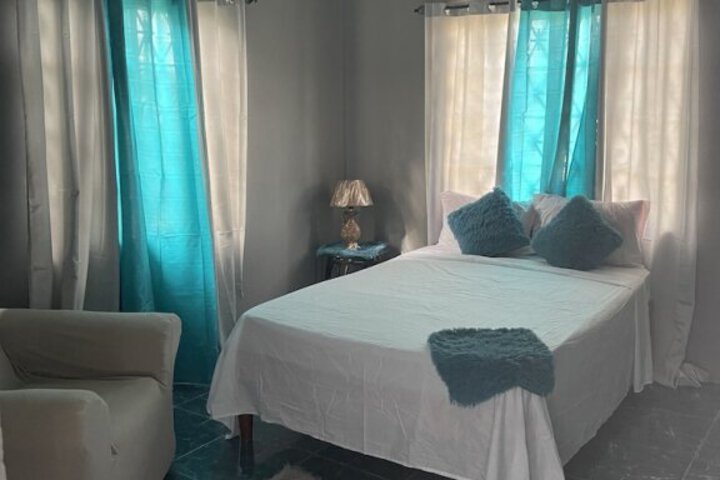 Room 6 of 10