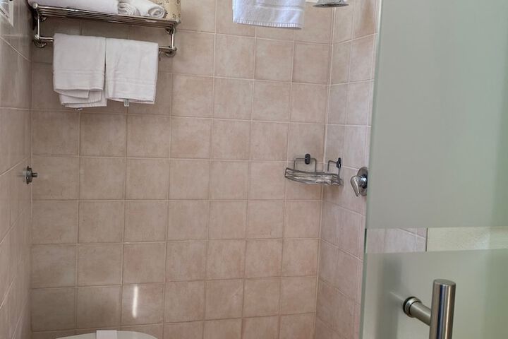 Room 73 of 99