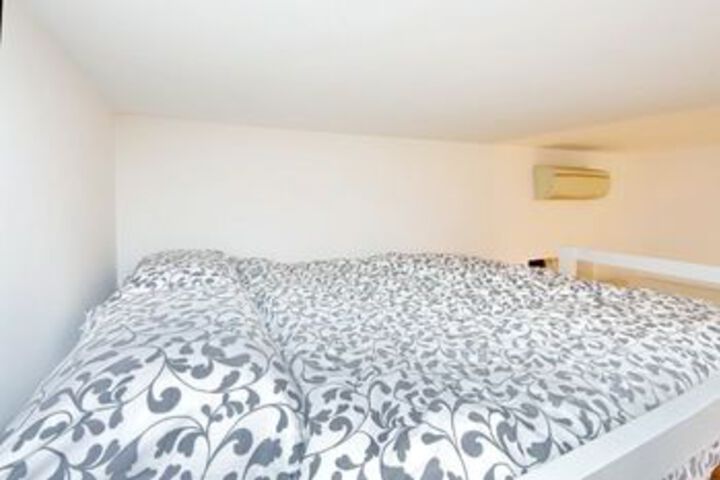 Room 8 of 38