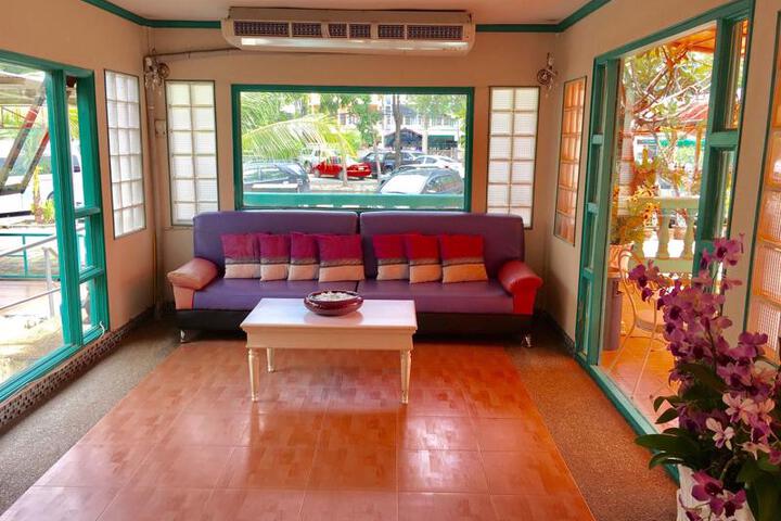 WATERSIDE BOUTIQUE HOTEL