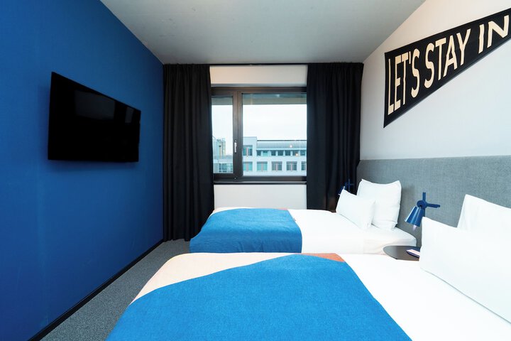 Room 32 of 146