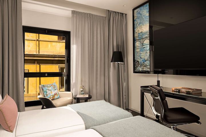 Room 52 of 171
