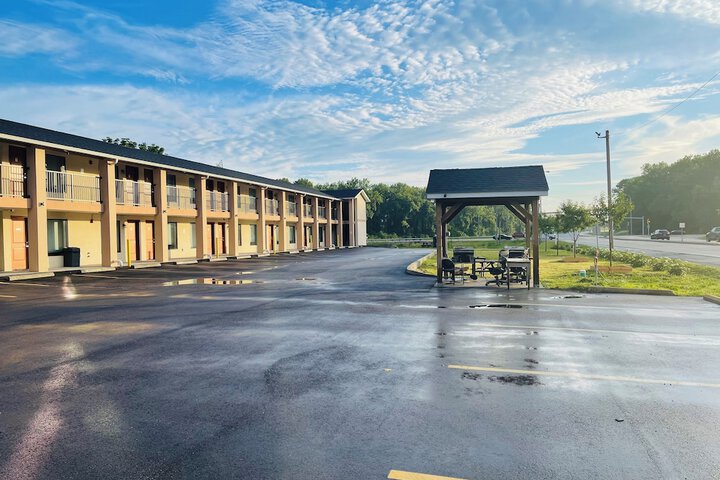 Hotel Exterior 40 of 45