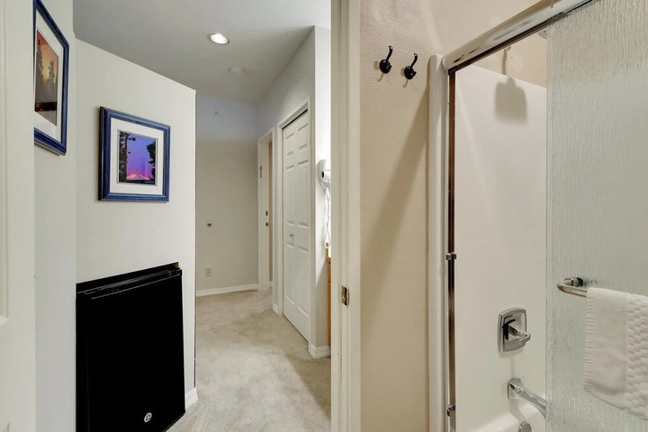 Room 8 of 14