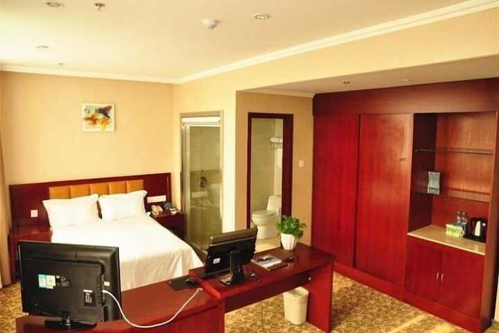 Room 10 of 66