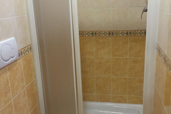 Room 32 of 48
