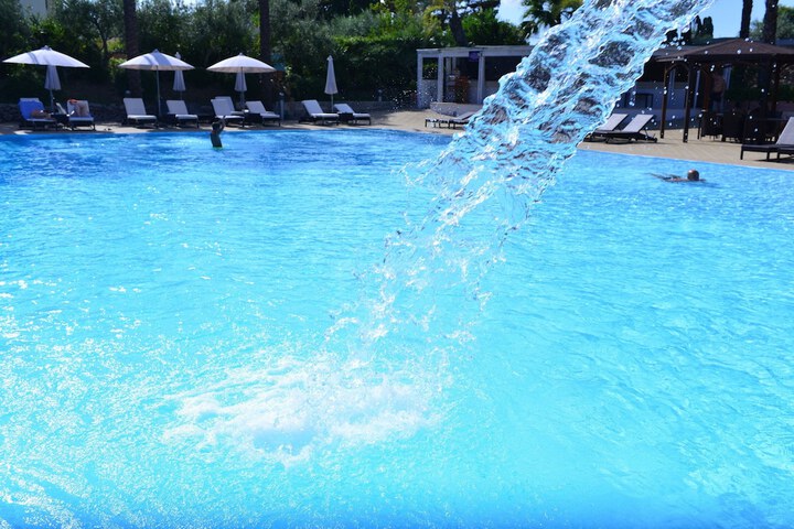 Pool 32 of 52