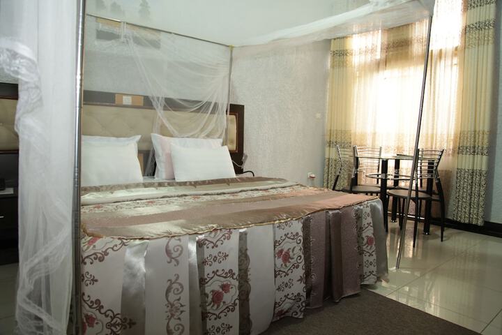 Room 14 of 60