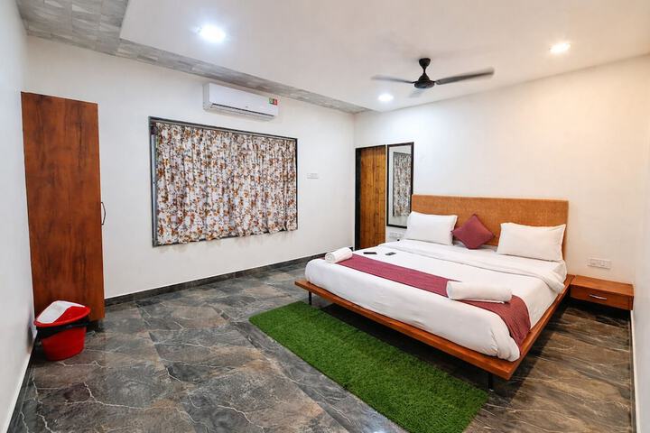 Room 3 of 12