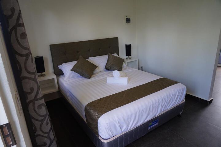 Room 5 of 32