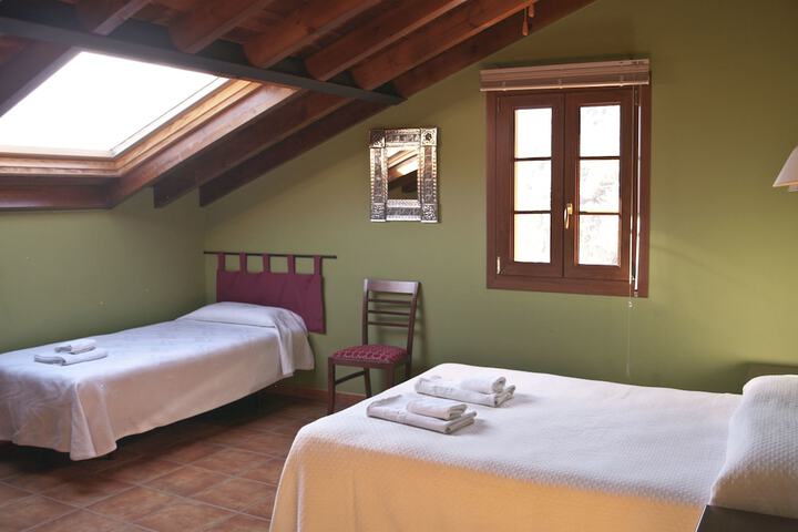 Room 2 of 34