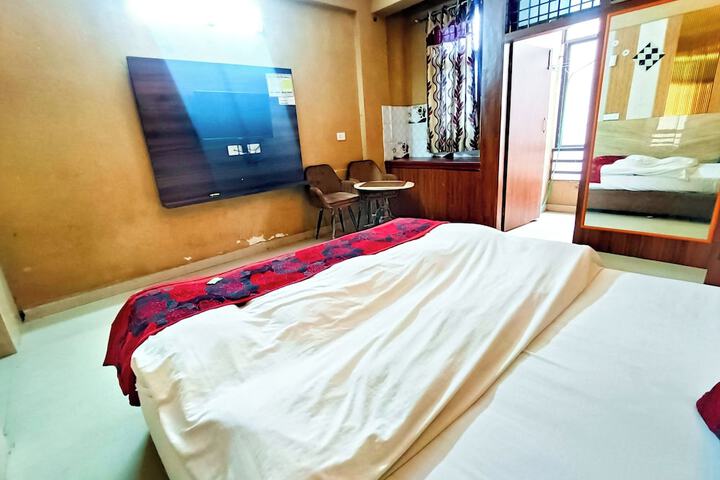 Hotel Krishna Regency - near ISCKON