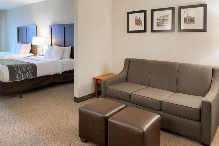 1 King Bed Suite (9 of 16)